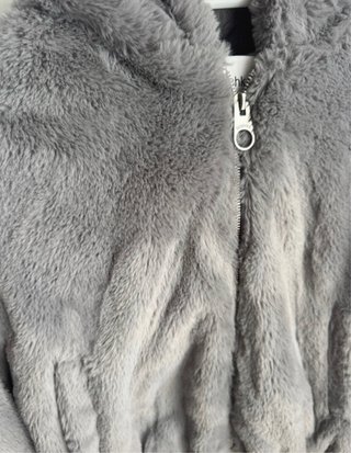 Chaqueta pelo Bershka gris