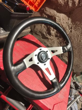 Volante Seat 600 Negro/Blanco con piña