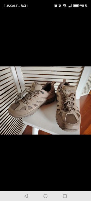 Zapatillas Trekking Mujer Izas Beige/Marrón