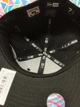 Gorra New Era 59Fifty Negra Flores Talla7.1/4