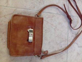 Bolso de piel marrón Uterque