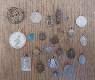 Lote medallas religiosas