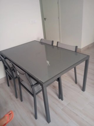 Mesa y 4 Sillas jardín