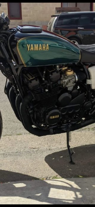 Yamaha XJ600 Naked Verde/Negra