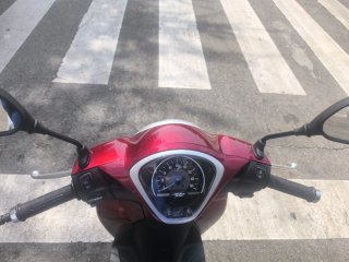 Honda 125cc Mode. Roja y Plateada Scooter.
