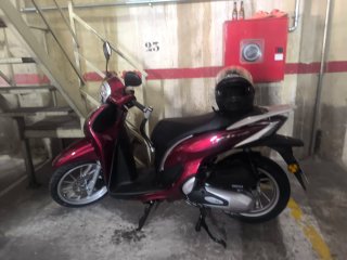 Honda 125cc Mode. Roja y Plateada Scooter.