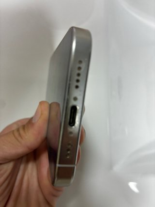 iPhone 16 Pro 128GB Blanco + carcasas