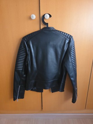 Chaqueta efecto piel Zara Talla S