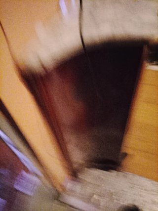 Mueble de madera con tapa de mármol