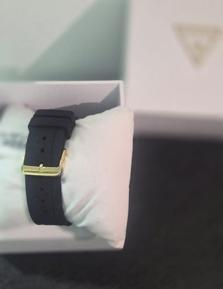 Reloj Guess Dorado Nuevo