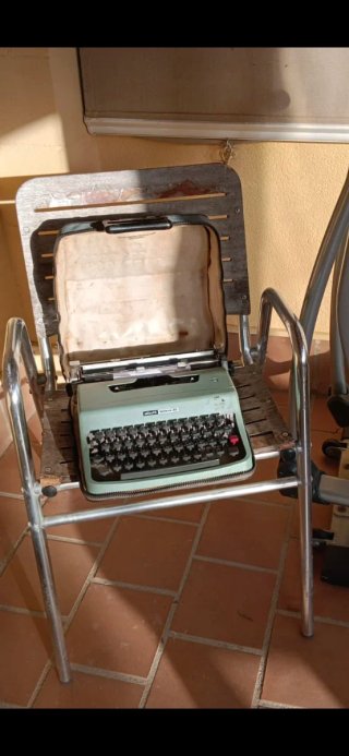 Máquina de escribir Olivetti Lettera 32