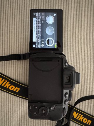 Nikon D5300 + Lente 18-55 VR + Accesorios