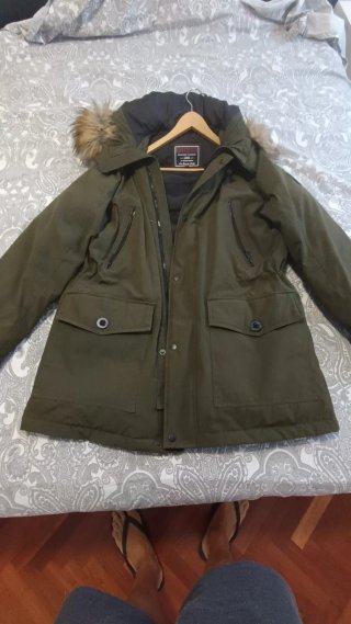 Parka larga Guess verde con capucha