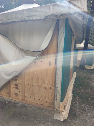 Cabaña de Lona tipo Bell Tent interior madera