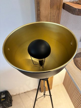 Lampada da terra nera in stile industriale
