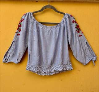 Blusa Hollister Talla S Rayas Flores Rojas