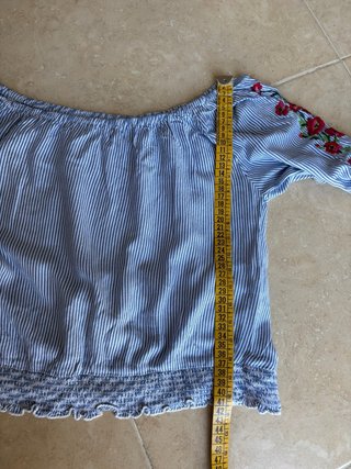 Blusa Hollister Talla S Rayas Flores Rojas