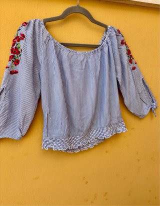 Blusa Hollister Talla S Rayas Flores Rojas