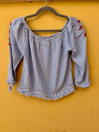 Blusa Hollister Talla S Rayas Flores Rojas