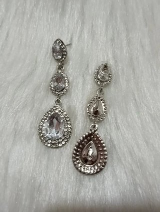 Orecchini lunghi argentati con strass