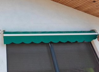Toldo verde para ventana