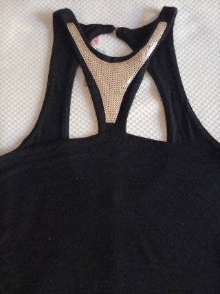 Top Kartika nero con paillettes scollo americano