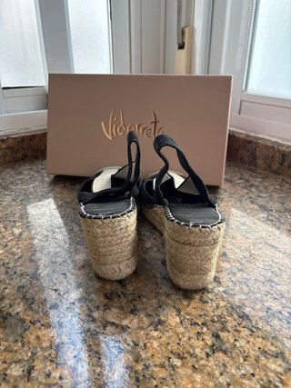 Sandalias de esparto Vidorreta negras y beige