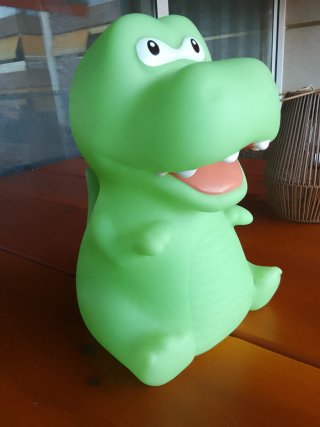 Lámpara dinosaurio bebé
