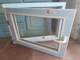 Ventana PVC con Manilla Blanca 60 x 80cm