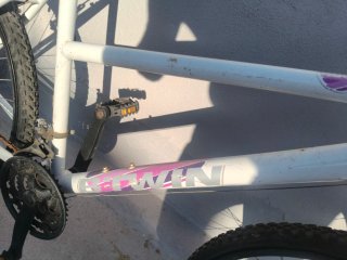 Bicicleta blanca de niña