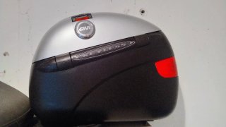 Maletas laterales Givi Keyless Negra y Plat