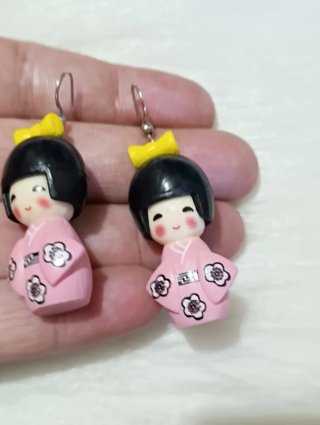 Pendientes Muñeca Kokeshi Rosa y Negra