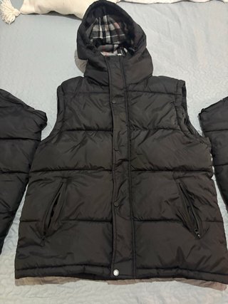 Chaqueta de invierno negra con capucha