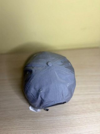 Cappellino Adidas Grigio Chiaro con Logo Nero...