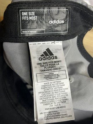 Cappellino Adidas Grigio Chiaro con Logo Nero...