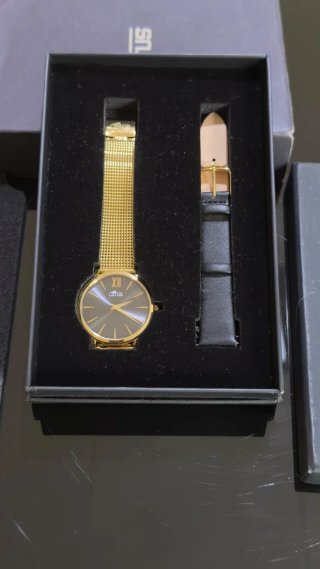 Reloj Lotus Mujer Dorado y Negro