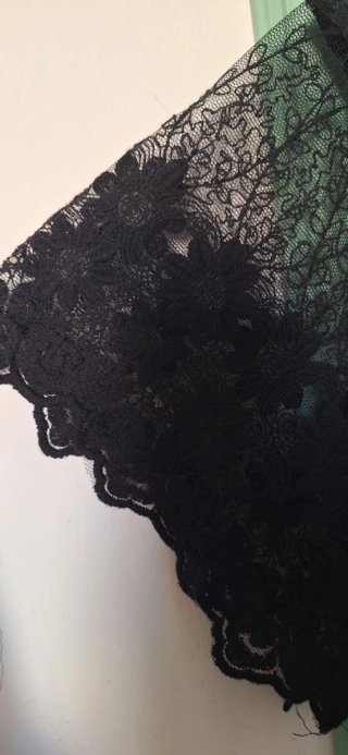 Elegante abito corto pizzo nero