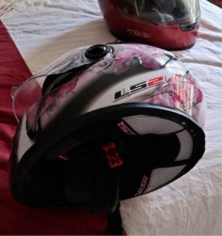 Casco integral LS2 flores rosas