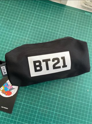 Estuche BT21 Negro y Multicolor