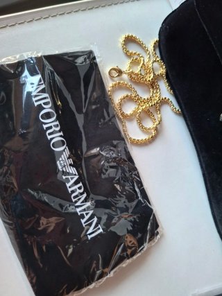 Bolso de mano Emporio Armani negro y dorado