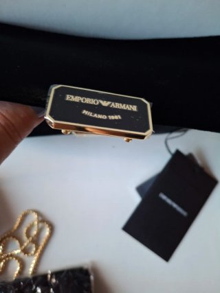 Bolso de mano Emporio Armani negro y dorado