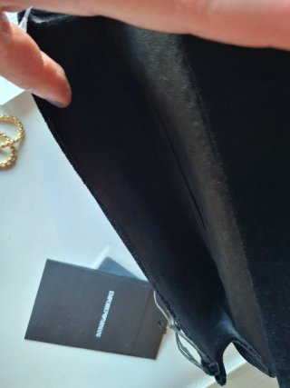 Bolso de mano Emporio Armani negro y dorado