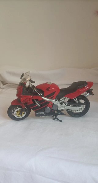 Modellino Moto Honda CBR 600f 1:12