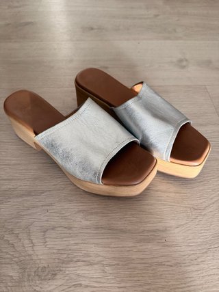 Sandalias Zueco Piel Plateado