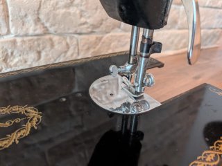 Máquina de coser Alfa antigua