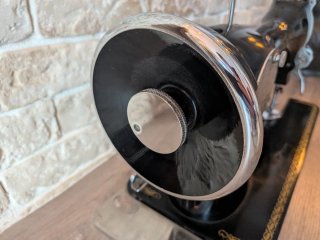 Máquina de coser Alfa antigua