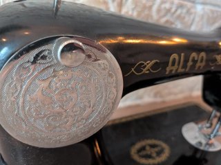 Máquina de coser Alfa antigua