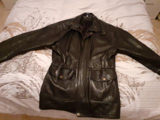 Chaqueta de piel negra