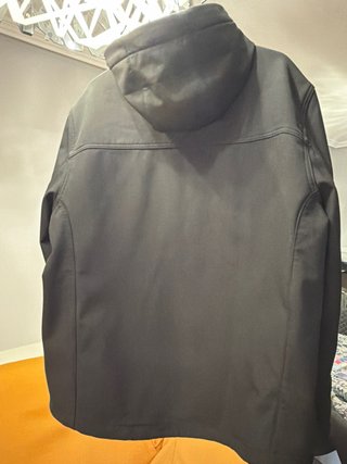 Cortavientos Zara Negro con Capucha