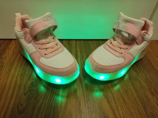 Scarpe con rotelle e luci LED